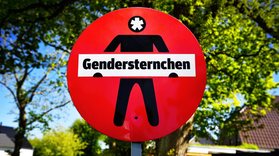 Schild mit Aufschrift Gendersternchen, Symbolfoto gendergerechte Sprache © picture alliance/ CHROMORANGE/ Christian Ohde