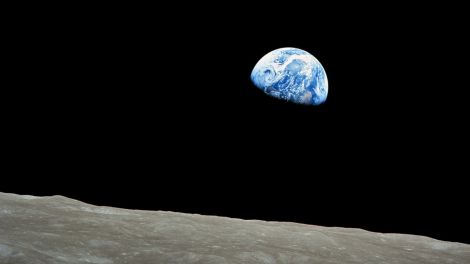 Blick auf die Erde über der Mondoberfläche, 24. Dezember 1968; © dpa/EPA/NASA
