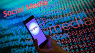 TikTok auf Smartphone © Jonathan Raa/Sipa USA / dpa