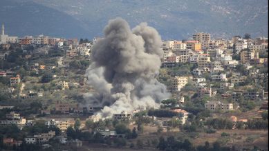 Israelischer Luftangriff auf die Stadt Khiam im südlichen Libanon © IMAGO/Taher Abu Hamdan