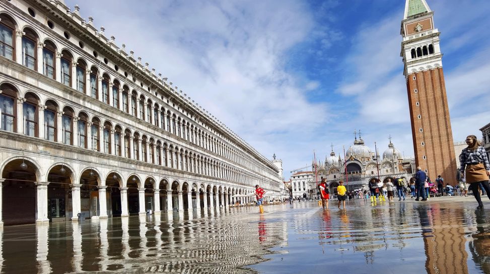 Hochwasser auf dem Markusplatz in Venedig (2022) © Zoonar/Kai Koehler / picture alliance/dpa