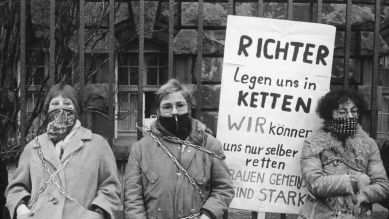 Demo gegen den Abtreibungsparagraphen (Berlin, 24.02.1975) © Galliner/picture alliance/dpa