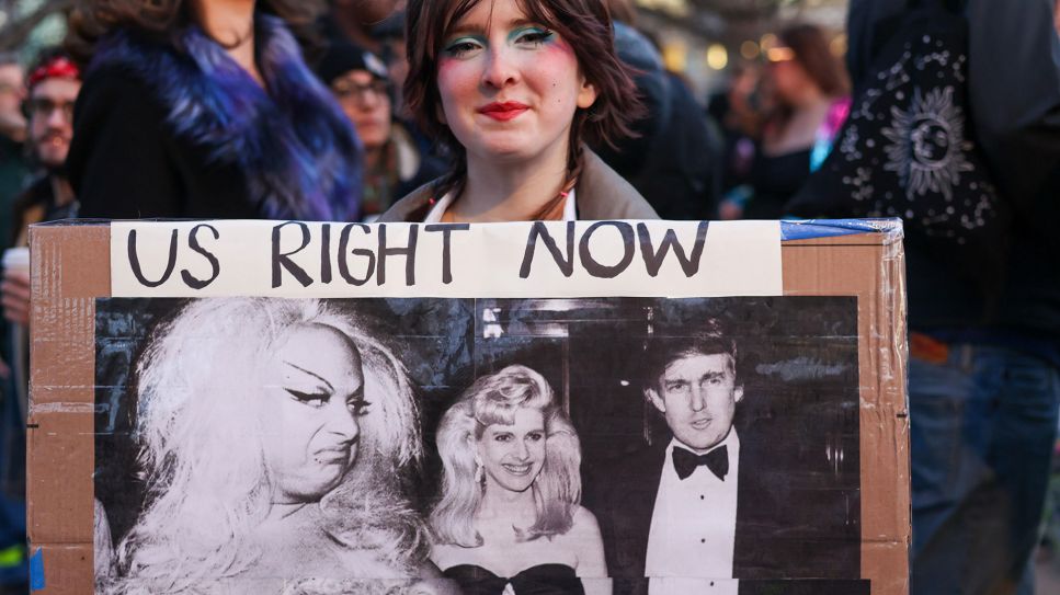 Demo der Drag Artist-Community vor dem Kennedy Center in Washington, D.C. (08.03.25) © Sipa USA/Robyn Stevens Brody / picture alliance/dpa