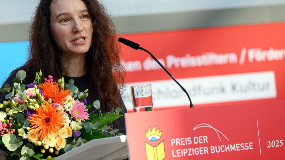 Die Autorin Irina Rastorgueva wird für ihr Buch "Pop-up-Propaganda" (Matthes & Seitz) mit dem Preis der Leipziger Buchmesse in der Kategorie Sachbuch ausgezeichnet; © picture alliance/dpa/Hendrik Schmidt