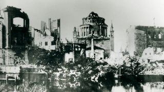 Ruine der Nikolaikirche, Potsdam; Foto, um 1945 © picture alliance / akg-images