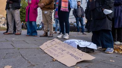 Mahnwache gegen Antisemitismus, ein Jahr nach dem Brandanschlag auf die Synagoge der Kahal Adass Jisroel Gemeinde in Berlin, 18.10.24; © imago-images.de/T. See