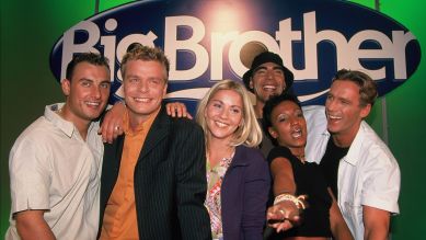 Teilnehmer u. Moderatoren der ersten "Big Brother"-Staffel (2000) © IMAGO / Horst Galuschka