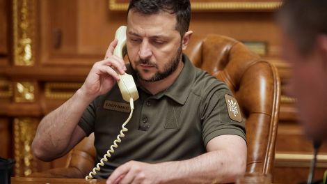 Wolodymyr Selenskyj am Telefon © IMAGO / ZUMA Press Wire/Sarsenov Daniiar/Ukraine Preside