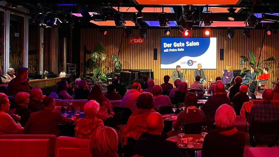 radio3-Kultursalon: Der Gute Salon vom 12.02.2025  – mit Adam Benzwi, Oliver Reese, Petra Gute, Constanze Becker und Kathrin Wehlisch; © Berliner Ensemble