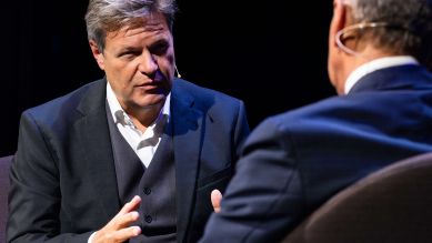 "7. Oktober": Michel Friedman im Gespräch mit Robert Habeck; © Moritz Haase