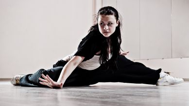 Junge Frau in einem Tanzstudio, Foto: colourbox.de