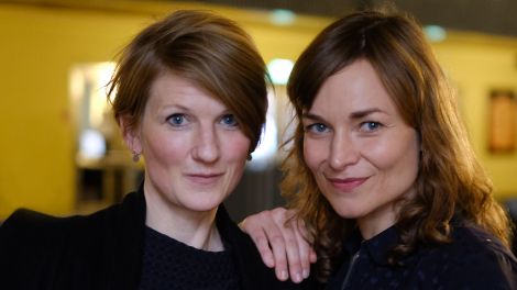 Anne-Dore Krohn und Marie Kaiser; © Gregor Baron