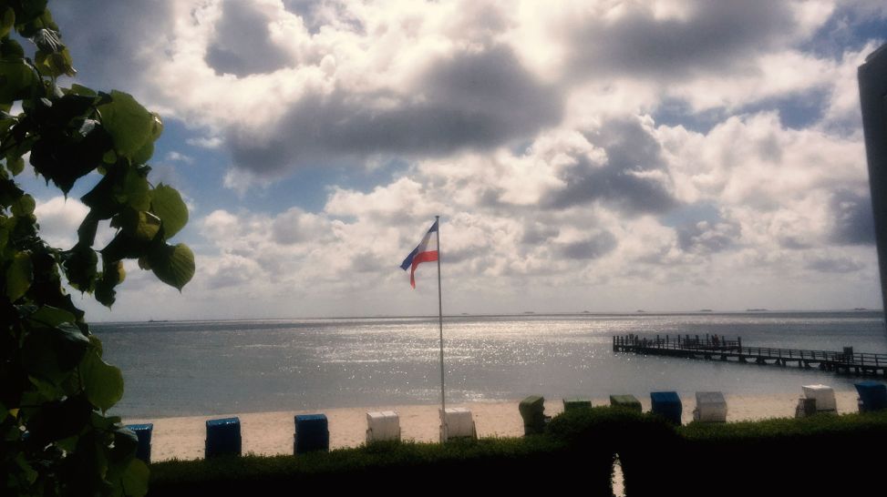 Wyk auf Föhr: Himmel, Gegenlicht und Meer © Katharina Prinz