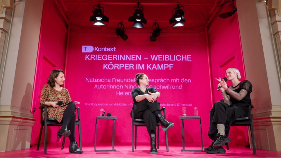 Natascha Freundel im Gespräch mit Nino Haratischwili und Helene Bukowski © Thomas Ernst
