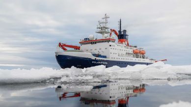 Das Forschungsschiff Polarstern am Nordpol (Bild: rbb/NDR/Alfred-Wegener-Institut/Esther Horvath)
