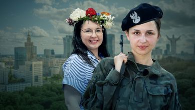 Krankenschwester Andzelika Misiura (links) versucht Frauen auf dem Dorf für Frauenrechte zu begeistern, Zuzanna Głuchowska (rechts) würde ihr Leben für Polen opfern, aber die Frauenfrage lässt sie kalt / Hintergrund die Skyline von Warschau; © rbb/Patricia Corniciuc/Imago/Pond5 Images