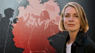 Keyvisual zu "Machen wir unsere Demokratie kaputt?" mit Jessy Wellmer (Bild: NDR/beckground tv/Studio Fritz Gnad/Midjourney/Jan Müller)