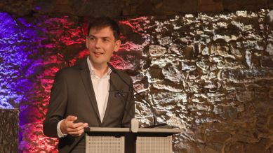 Verleihung Förderpreis zum Ćišinski Preis 2023: Dankesrede von Laureat Gregor Kliem, rbb Redakteur (Mi.)