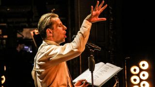 BERLINER ENSEMBLE: "Heroes" Alexander Scheer singt David Bowie (Quelle: BE/Just Loomis)
